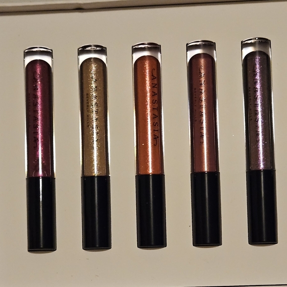 ANASTASIA BEVERLY HILL - Picture 3 of 8